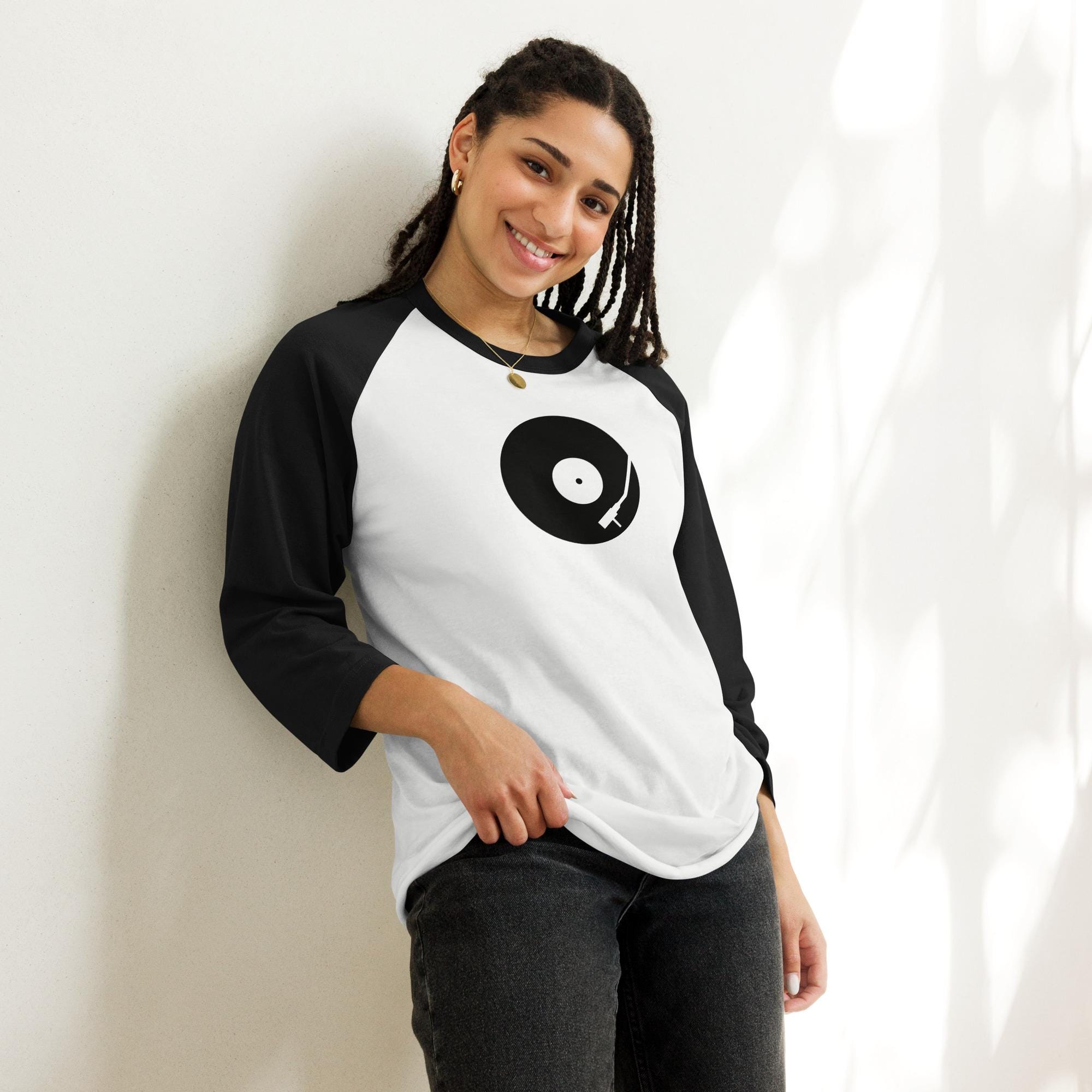 3/4 sleeve raglan shirt